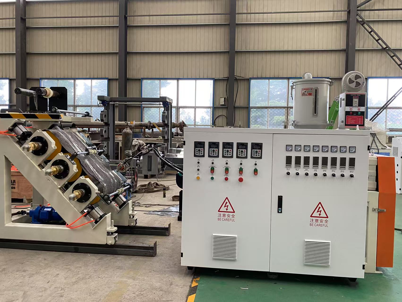 QINGDAO EASTSTAR ने भारताला प्रगत TPE वॉटरस्टॉप उत्पादन लाइन पाठवली